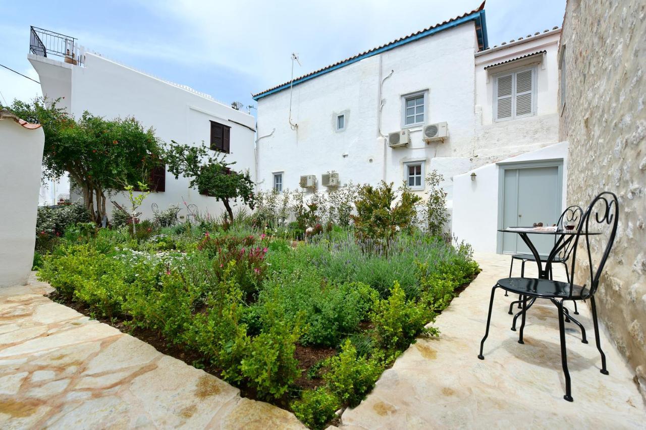 Unique Luxury Suites Hydra  Exterior photo